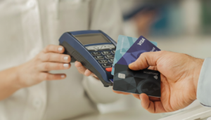 Leia mais sobre o artigo Como escolher o primeiro cartão de crédito sem anuidade e com bons benefícios.